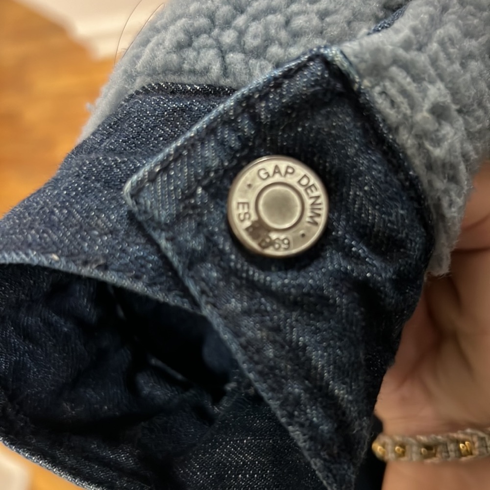 Girls gap jacket - Picture 3 of 3
